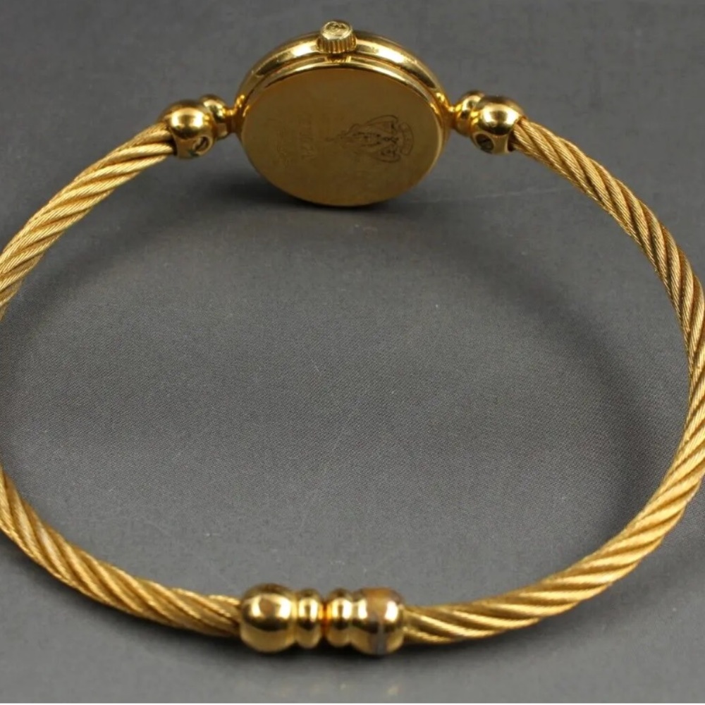 Gorgeous Gucci Pearl and Gold Watch - Picture 7 of 9